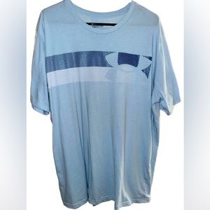 Under Armour t-shirt. Worn twice. In great condition.